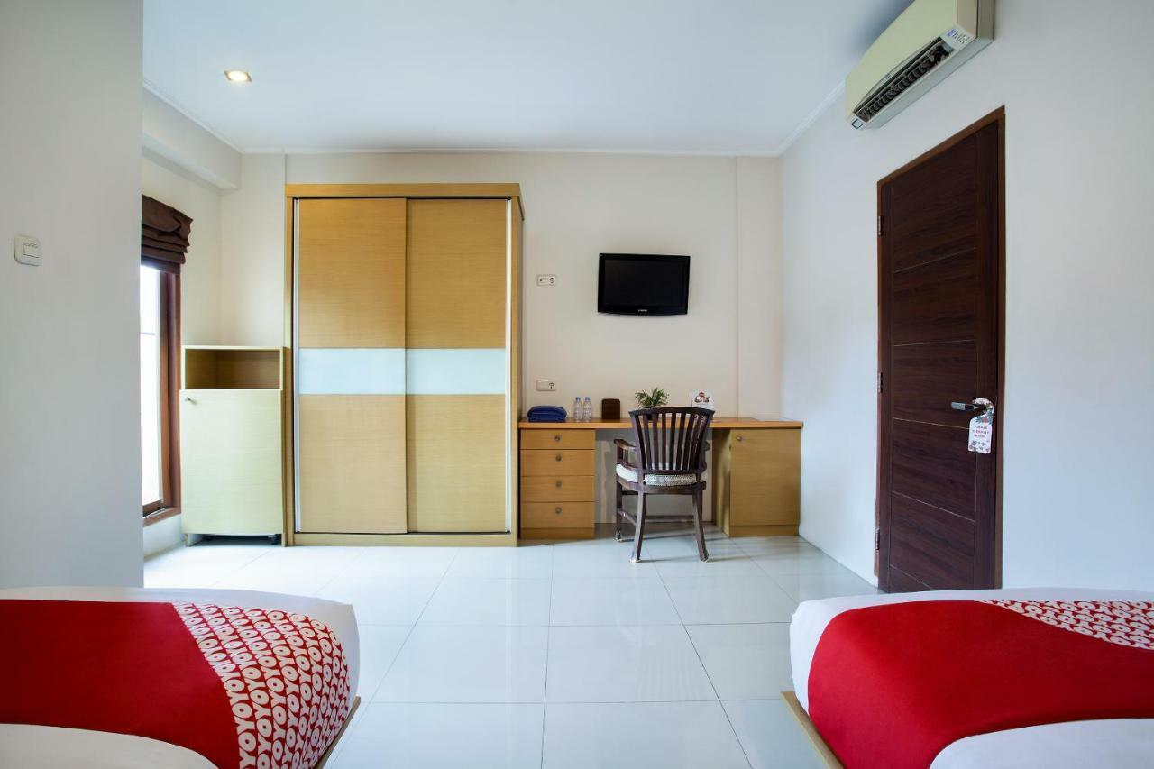 Oyo 107 Kusuma Kemang Suite Jakarta Exterior photo