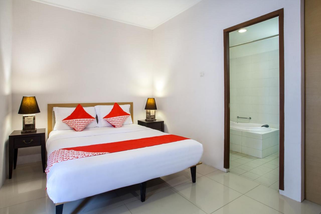 Oyo 107 Kusuma Kemang Suite Jakarta Exterior photo